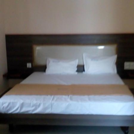 Hotel Meyyappaa Kāraikkudi Buitenkant foto